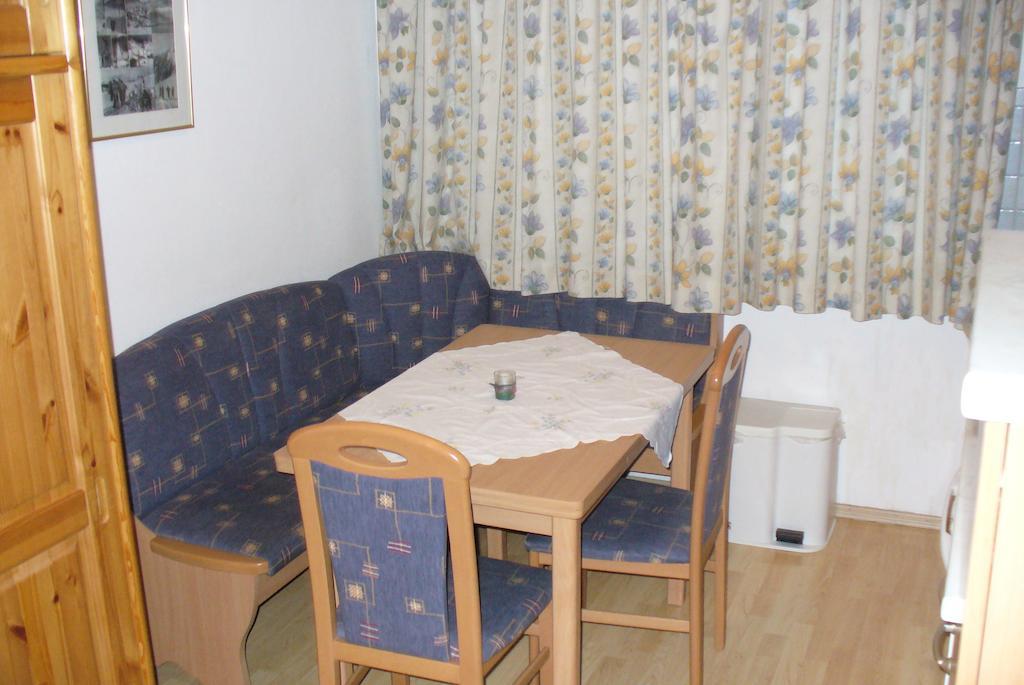 Golf & Ski Appartements Lesak Zell am See Room photo